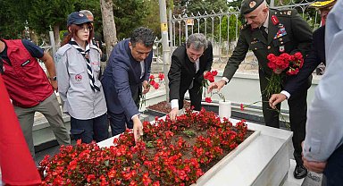 Zafer Bayramı'nda şehitler unutulmadı