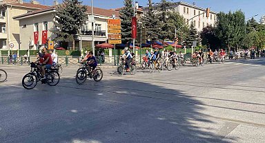Zafer Bayramı'nı pedal çevirerek kutladılar