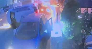 Zincirleme kazada yan yatan otomobilin altında kalmaktan son anda kurtuldu