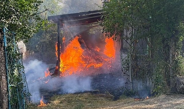 Zonguldak'ta evin önce bahçesinde, sonra çatısında çıkan yangın korkuttu