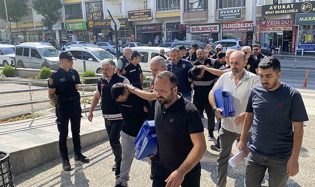 10 milyon liralık 'change' vurgununda 8 şüpheli adliyede