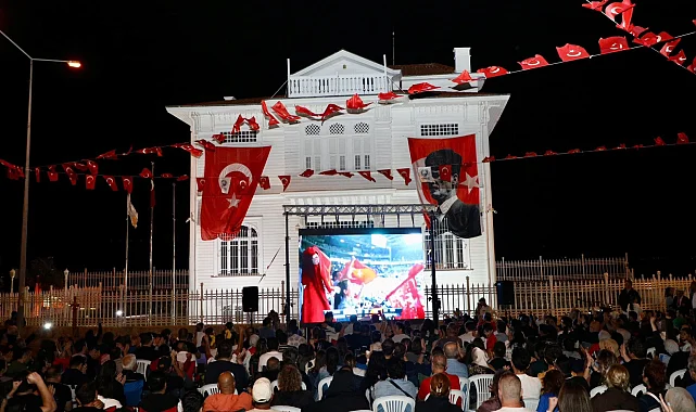 12 Dev Adam'ın final zaferi Mütareke Meydanı'nda kutlandı