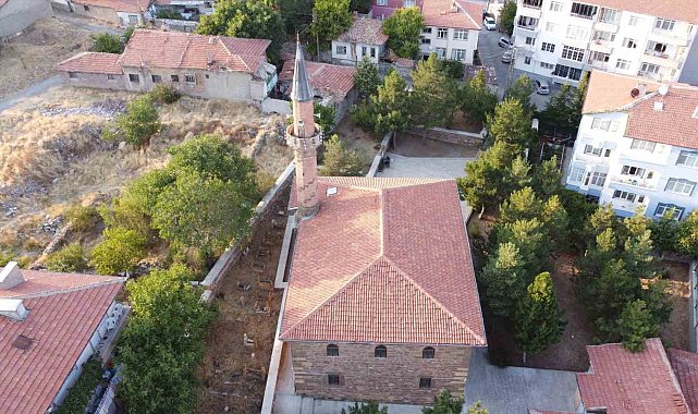 2 asırlık cami, süslemeleriyle dikkat çekiyor