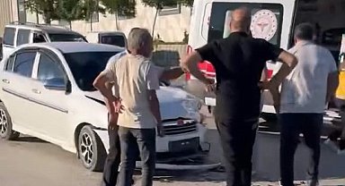 2 otomobil kafa kafaya çarpıştı: 4 yaralı