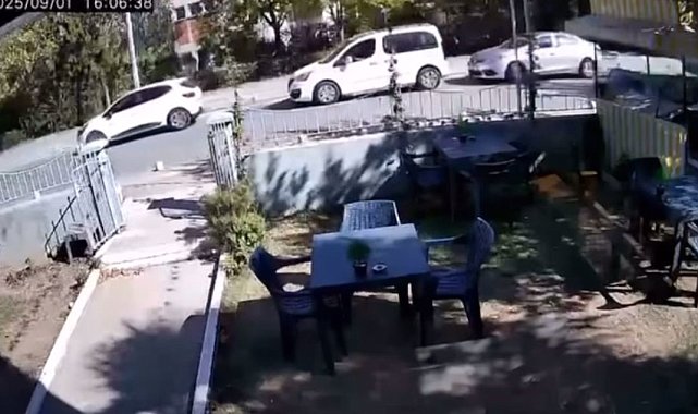 3 aracın karıştığı zincirleme kaza kamerada