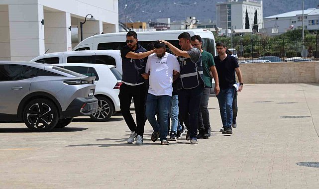 3 günde 2 defa iş yerini kuşunlamışlardı: Terlikli şebeke polis operasyonuyla yakalandı