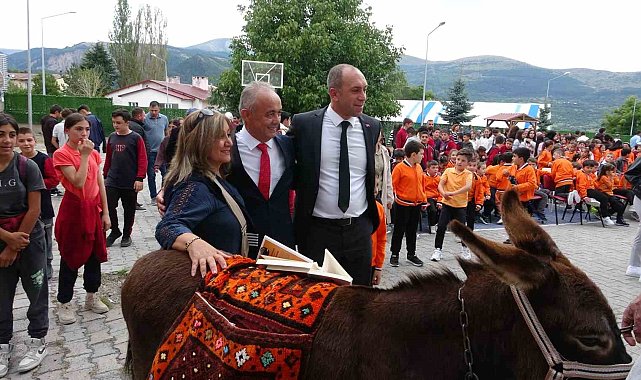'Eşekli Dostoyevski' ilkokul öğrencilerini kitapla buluşturdu
