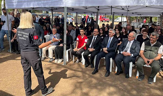 'İlk dersim yeşil vatan' yanan ormanda gerçekleşti