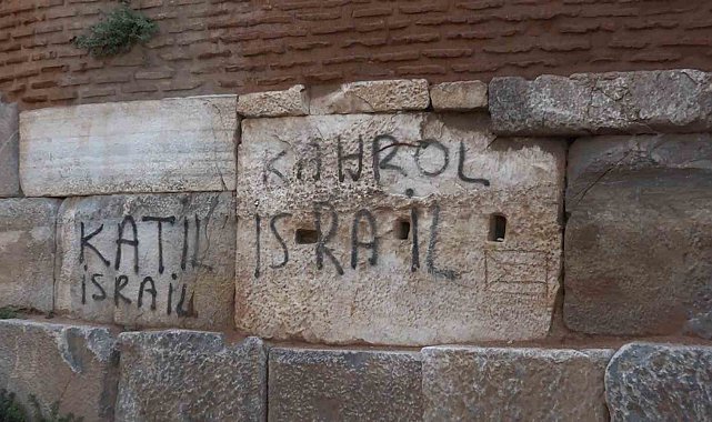'Katil İsrail' yazısı isyan ettirdi