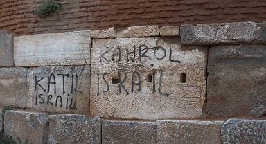 'Katil İsrail' yazısı isyan ettirdi