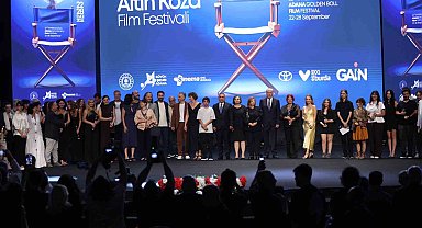 'O Da Bir Şey Mi' Altın Koza'ya damga vurdu: 8 ödül birden aldı