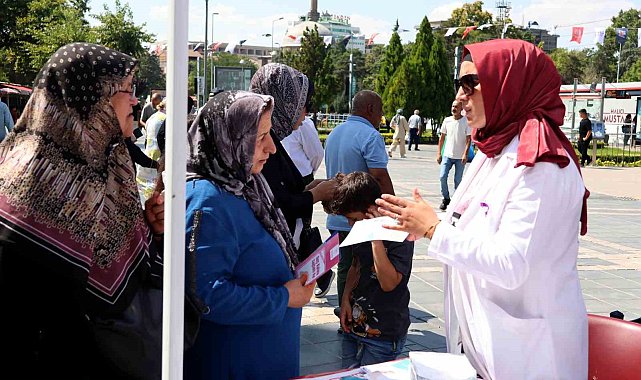 'Sağlıklı Yaşam Standı' Cumhuriyet Meydanı'nda vatandaşlarla buluştu