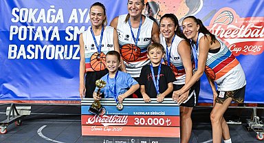 3x3 Streetball İzmir Cup 2025'te ödüller sahiplerini buldu