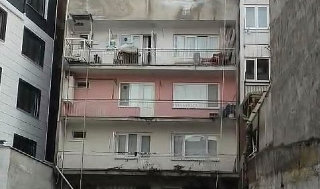 4 katlı apartmanda çıkan yangın panik yaşattı