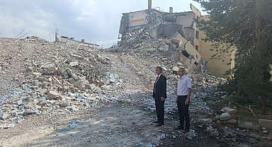 41 yıllık Bayburt İmam Hatip Lisesi binası yıkıldı