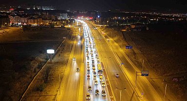 43 ilin geçiş güzergahında hafta sonu trafiği böyle görüntülendi
