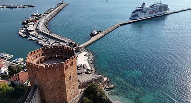 445 yolcu 362 mürettebatlı kruvaziyer Alanya iskelesine ulaştı