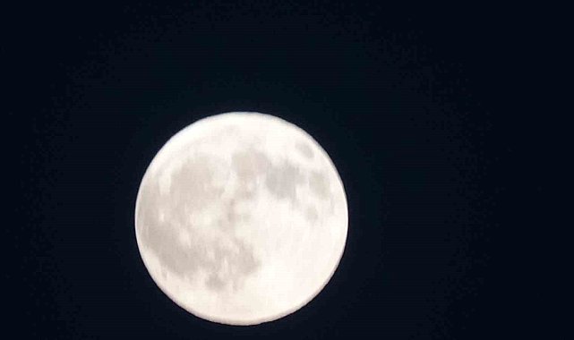 82 dakika sürecek "Kanlı Ay" tutulması başladı
