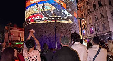 A Milli Erkek Basketbol Takımı'nın final maçı heyecanı Galata Kulesi'nde yaşandı