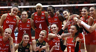 A Milli Kadın Voleybol Takımı, Dünya Şampiyonası'nda yarı final için sahada