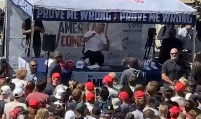ABD'de üniversitede konuşma yapan aktivist Charlie Kirk'e silahlı saldırı