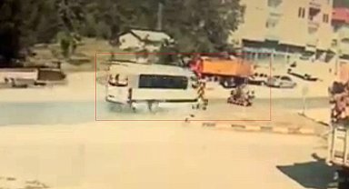 Abdipaşa'da yaşanan kaza güvenlik kamerasına yansıdı