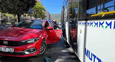 Açtığı kapıya belediye otobüsü çarptı