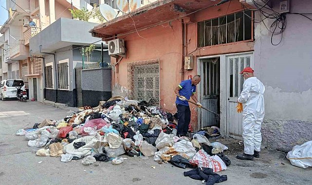 Adana'da çöp evden 2 kamyonet atık çıktı