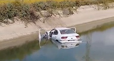 Adana'da otomobil sulama kanalına devrildi: 1 ölü, 2 yaralı