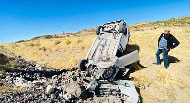 Adilcevaz'da hafif ticari araç takla attı: 1 yaralı