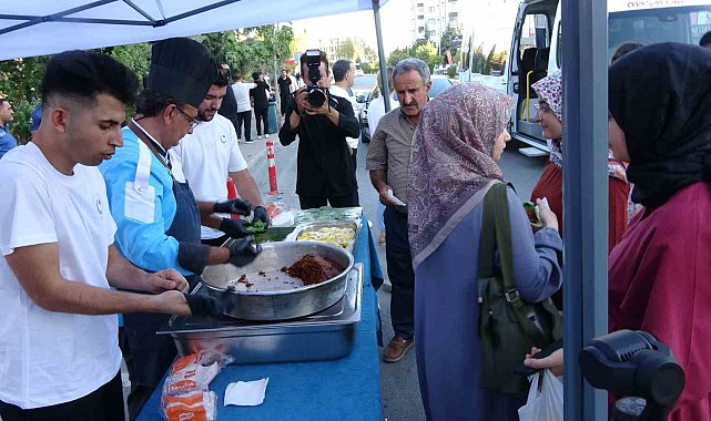 Adıyaman'da öğrencilere çiğ köfteli karşılama