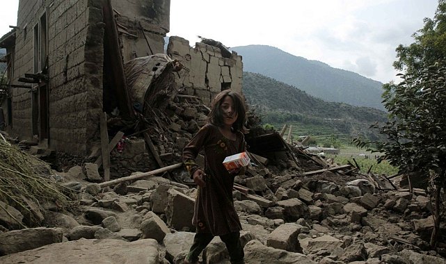 Afganistan'daki depremde can kaybı 2 bini geçti