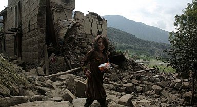 Afganistan'daki depremde can kaybı 2 bini geçti