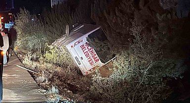 Afyonkarahisar'da midibüs devrildi: 12 yaralı