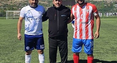 Ağabey - kardeş yeşil sahada rakip oldu