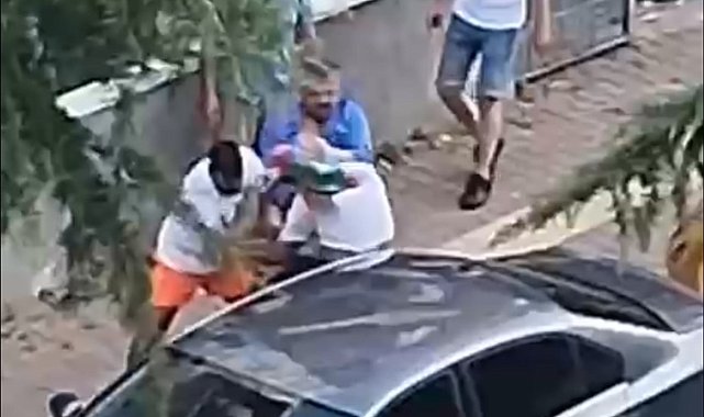 Ağabeyini darbedeni bıçakladı: O anlar kamerada