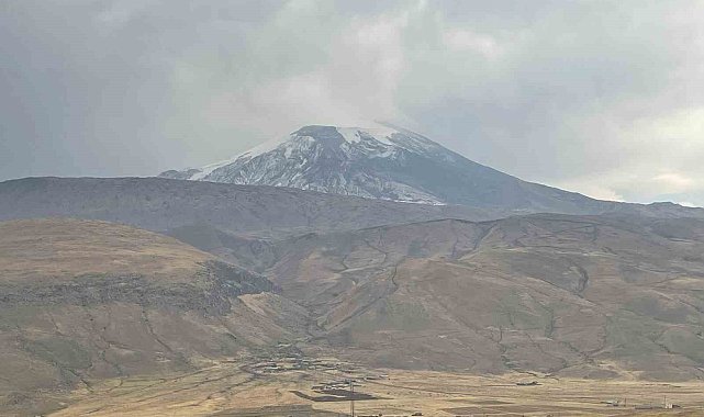 Ağrı Dağı beyaza büründü