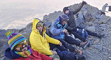 Ağrı Dağı'nda 4 günlük zirve yolculuğu