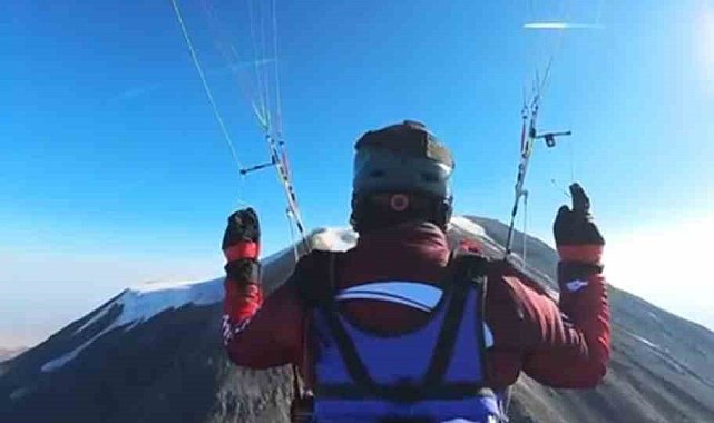 Ağrı Dağı'nda paramotor pilotları tarihi rekor denemesi gerçekleştirdi