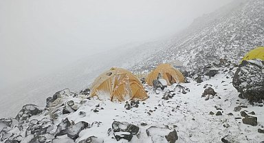 Ağrı Dağı'nda tırmanışa tipi engeli
