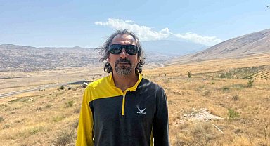 Ağrı Dağı'nın zirvesinde buzul çatlakları görüntülendi