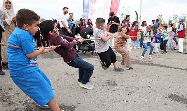 Ağrı'da çocuklar geleneksel oyunlarla doyasıya eğlendi