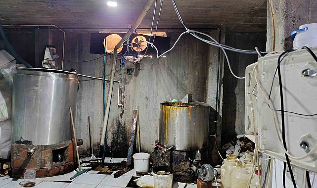 Ağrı'da ruhsatsız işletmede 5 ton 709 kilogram pekmez ele geçirildi