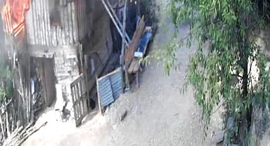 Ahşap evde başlayıp ormanlık alana sıçrayan yangının güvenlik kamerası görüntüleri ortaya çıktı
