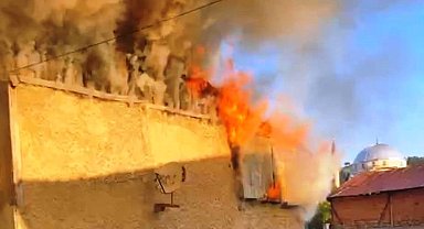 Ahşap evde çıkan yangın paniğe sebep oldu