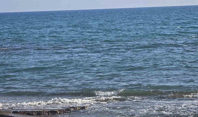 Ailesiyle birlikte geldiği sahilde denize giren adam boğuldu