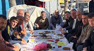 AK Parti Milletvekili Mehmet Demir, Tavşanlı Semt Pazarı'nda esnafla buluştu