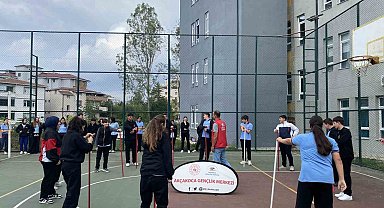 Akçakoca'da Gençlik Merkezi, faaliyetlerini okullara taşıdı