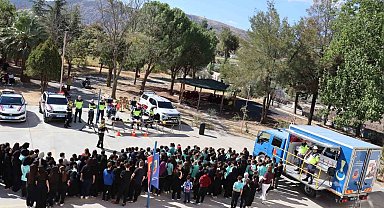 Akhisar'da öğrencilere trafik eğitimi verildi