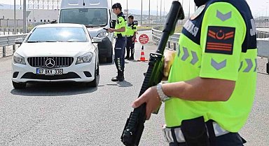 Aksaray trafik jandarması otoyolda denetimde